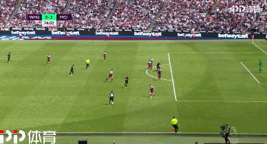 球迷：这球把我看乐了