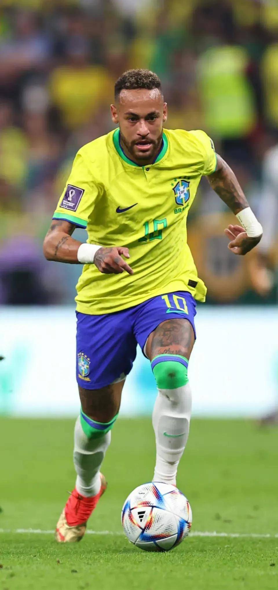 巅峰对决！海外情报：巴黎圣日尔曼1-3弗拉门戈（海外快讯：弗拉门戈3-1击败巴黎圣日尔曼，巅峰之战落幕）