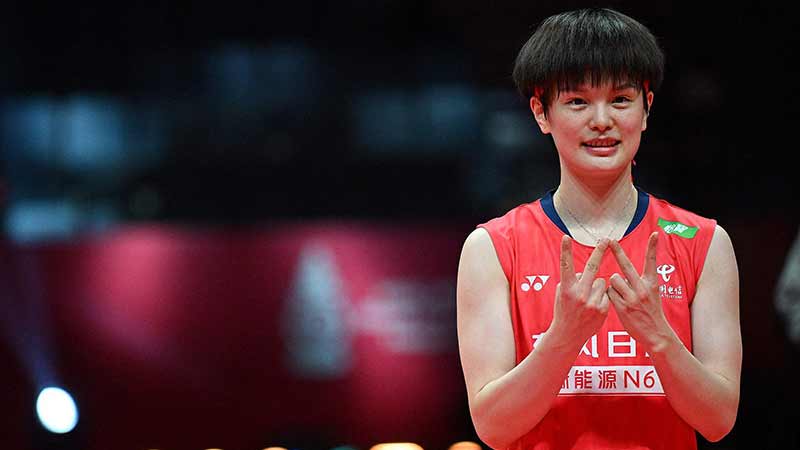 巴萨球迷再次在诺坎普比赛第10分钟集体高喊梅西的名字！