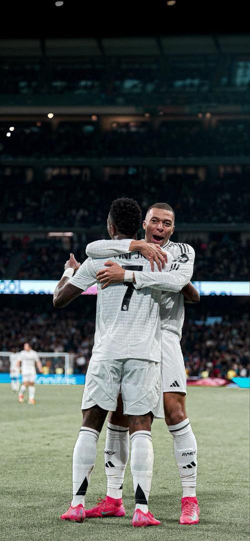 狄龙：裁判在判罚时偷笑，这种行为应该被审查